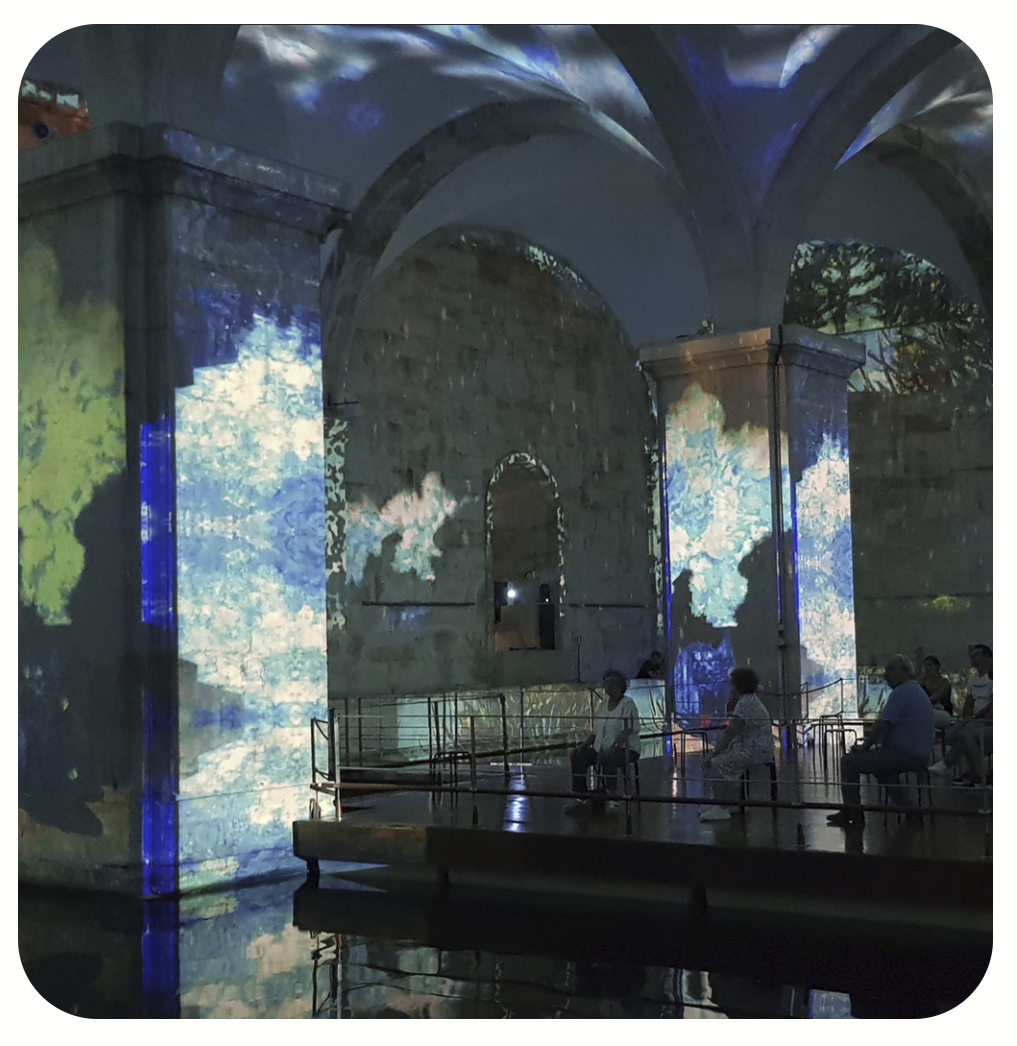 Lu // Claude Monet, Seerosen / Monet-Disko in Lissabon